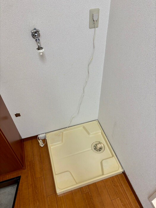 物件内観写真15　(洗濯機置場)