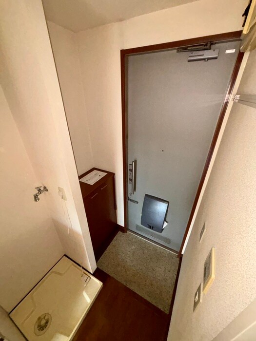 物件内観写真16　(玄関)