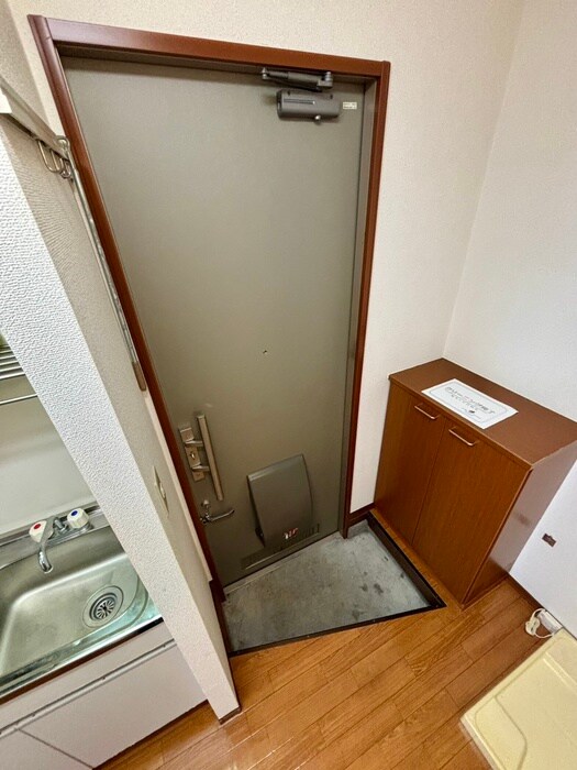 物件内観写真16　(玄関)