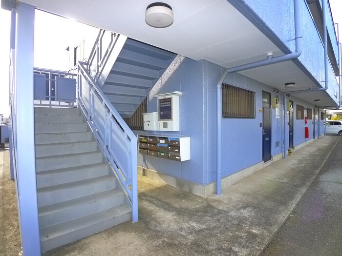 物件外観写真2　(エントランス部分)