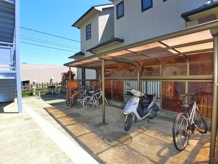 物件外観写真4　(駐輪場)