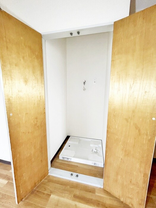 物件内観写真18　(洗濯機置場)