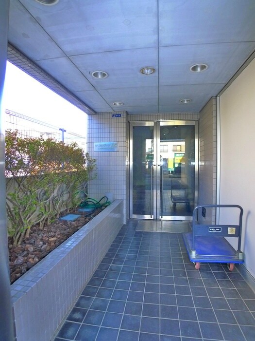 物件外観写真5　(エントランス部分)