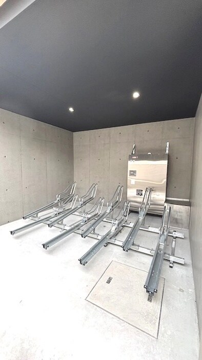 物件外観写真3　(駐輪場)