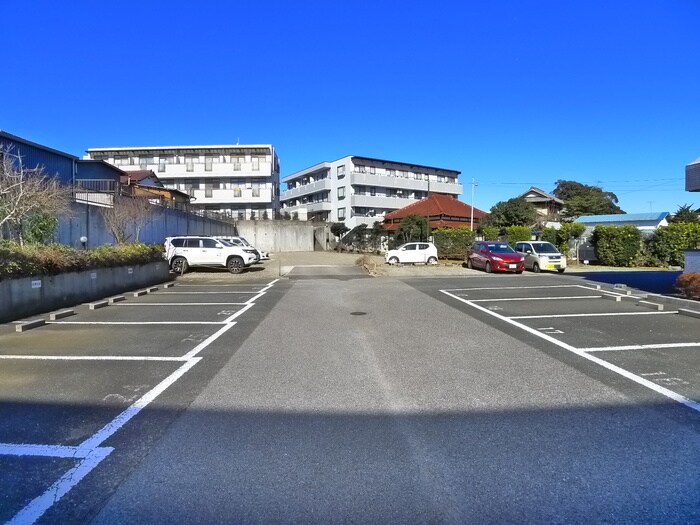 物件外観写真4　(駐車場)