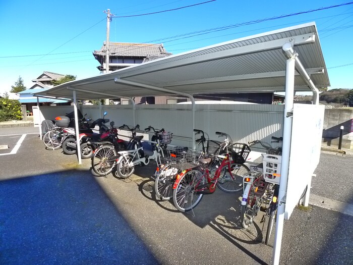 物件外観写真5　(駐輪場)