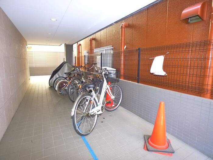 物件外観写真4　(駐輪場)