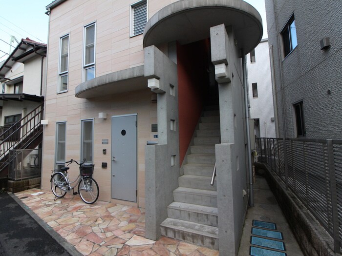 物件外観写真3　(エントランス部分)