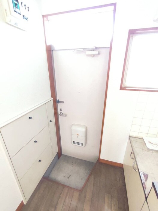 物件内観写真18　(玄関)