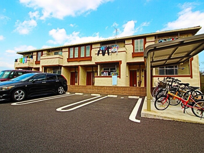 物件外観写真5　(駐車場)