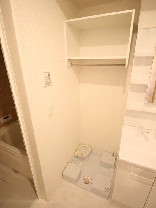 物件内観写真9　(洗濯機置場)