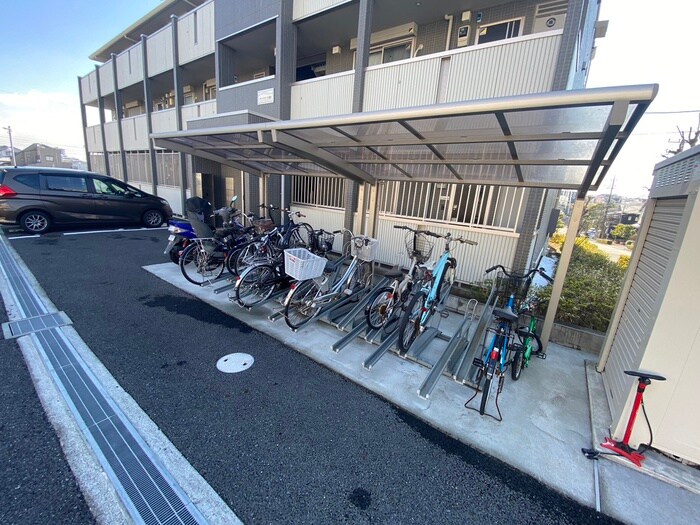 物件外観写真2　(駐輪場)