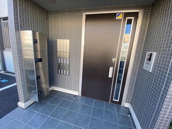 物件外観写真5　(エントランス部分)