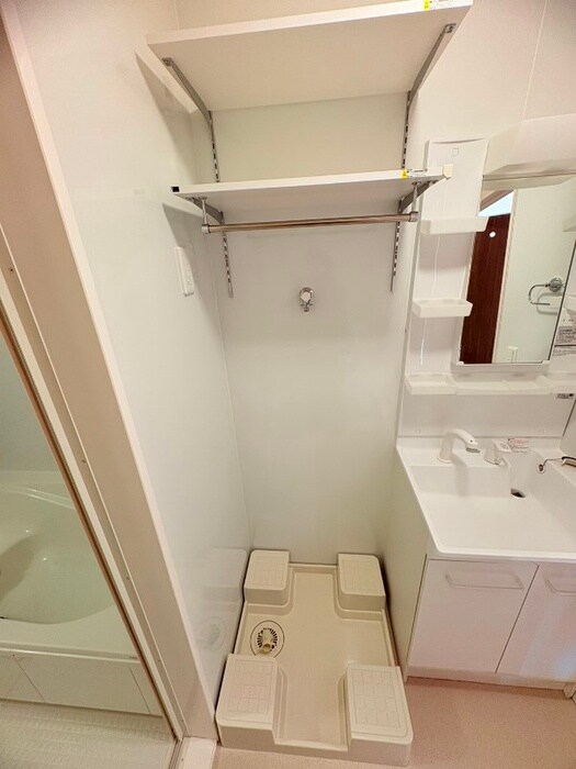 物件内観写真11　(洗濯機置場)