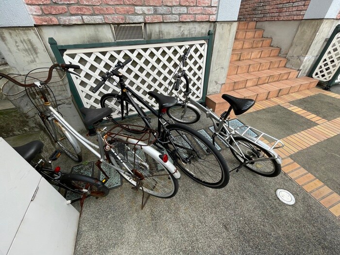 物件外観写真3　(駐輪場)