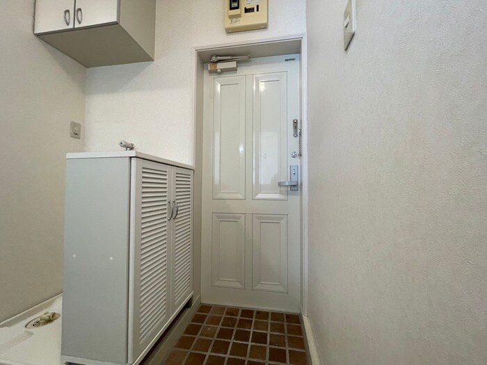 物件内観写真16　(玄関)