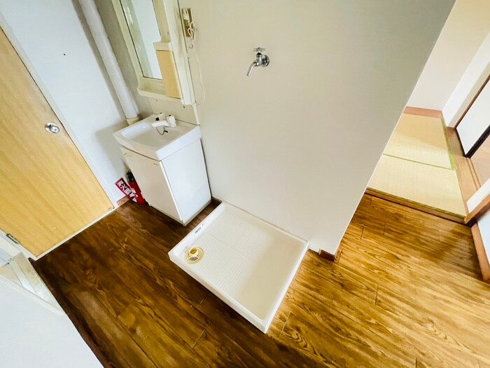 物件内観写真14　(洗濯機置場)