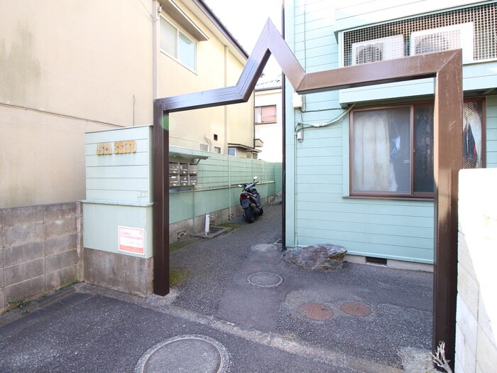 物件外観写真2　(エントランス部分)