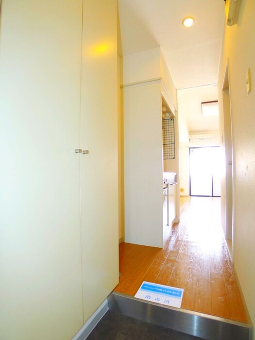 物件内観写真7　(玄関)