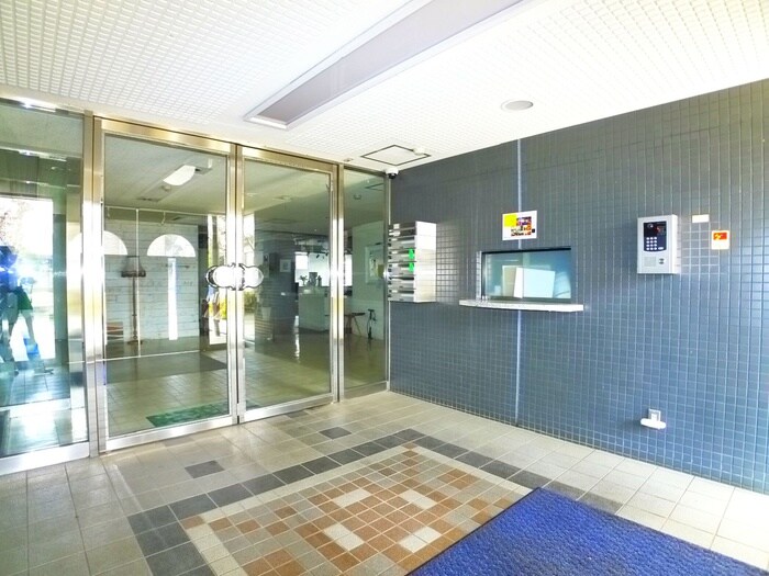 物件外観写真5　(エントランス部分)