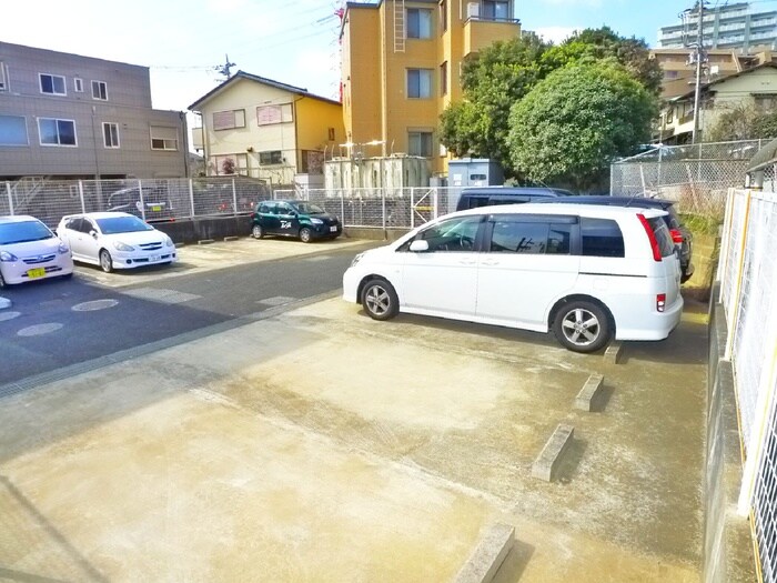 物件外観写真6　(駐車場)