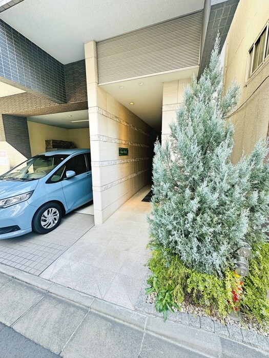 物件外観写真2　(エントランス部分)