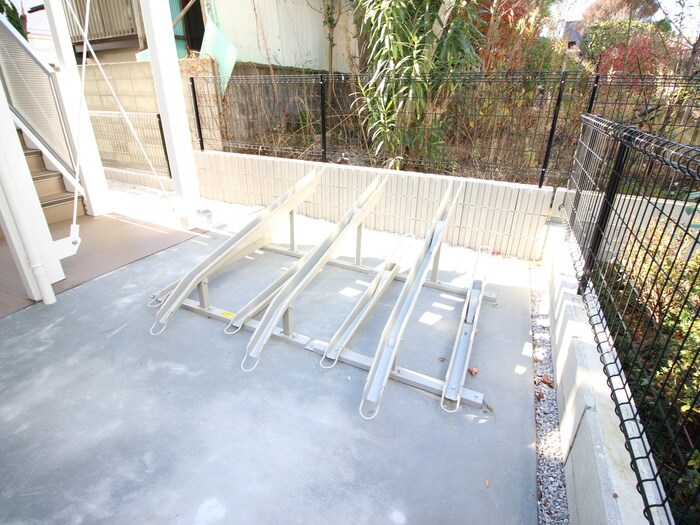 物件外観写真6　(駐輪場)