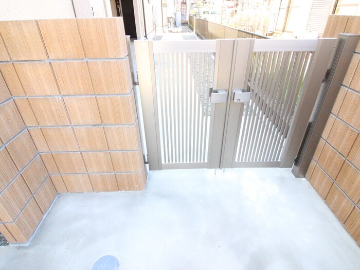 物件外観写真6　(エントランス部分)