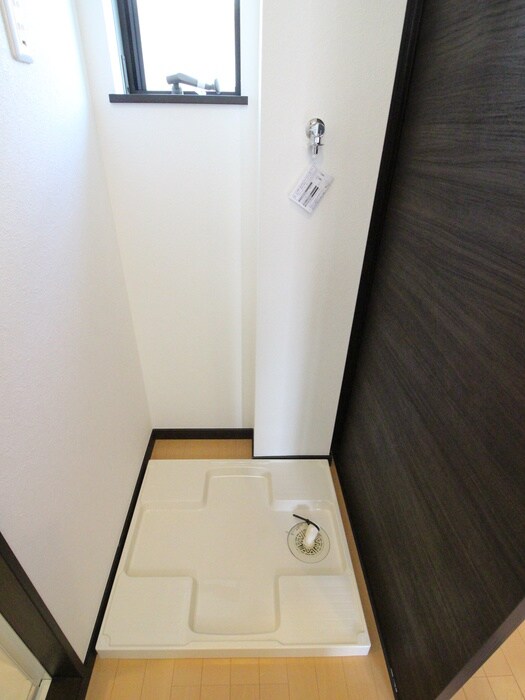 物件内観写真15　(洗濯機置場)