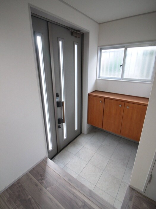 物件内観写真7　(玄関)