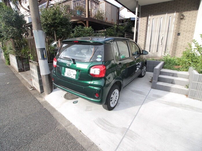 物件外観写真4　(駐車場)