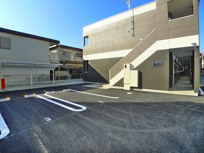 物件外観写真3　(駐車場)