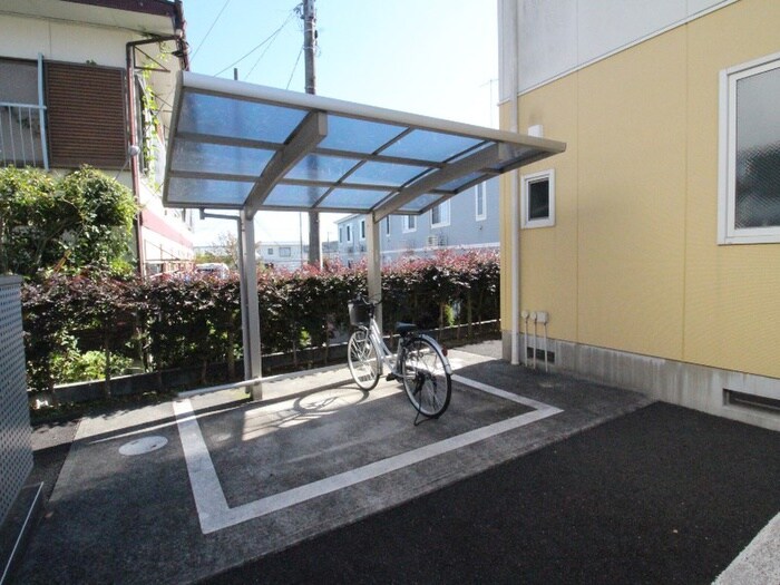 物件外観写真3　(駐輪場)