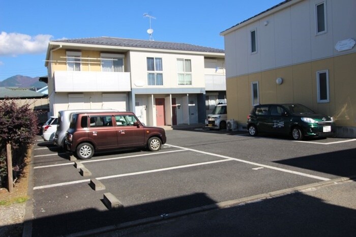 物件外観写真4　(駐車場)