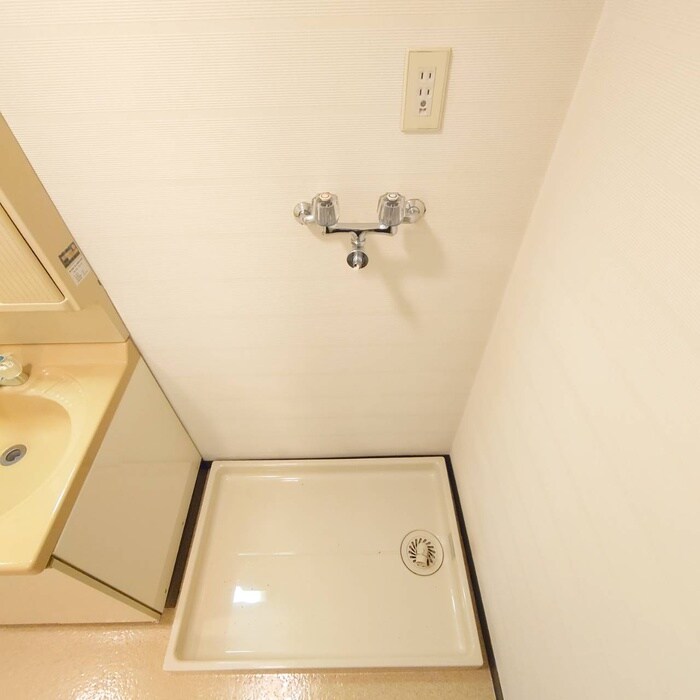 物件内観写真11　(洗濯機置場)