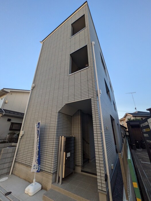 物件外観写真3　(エントランス部分)