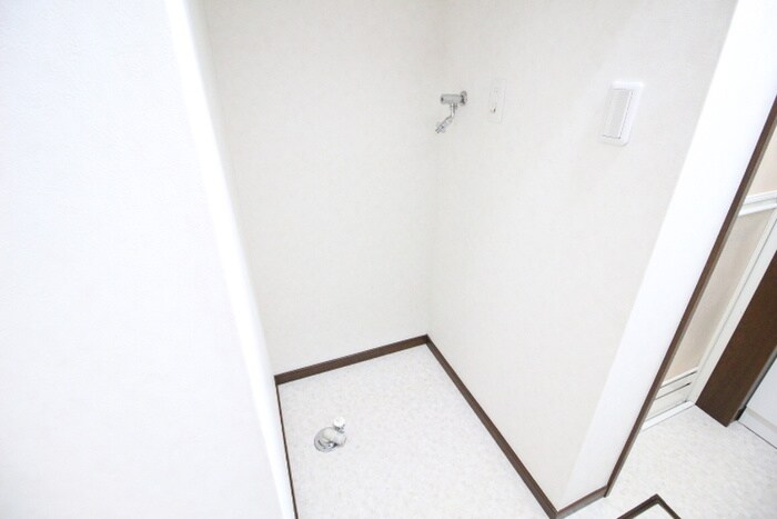 物件内観写真13　(洗濯機置場)