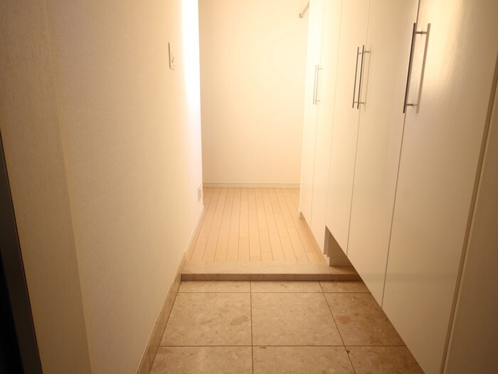 物件内観写真7　(玄関)