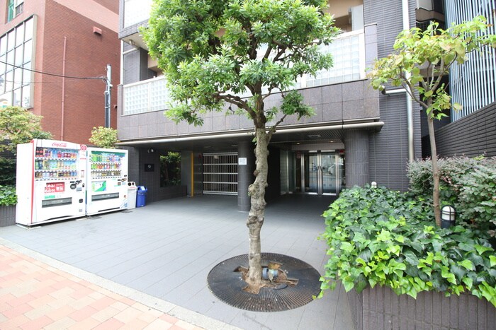 物件外観写真6　(エントランス部分)