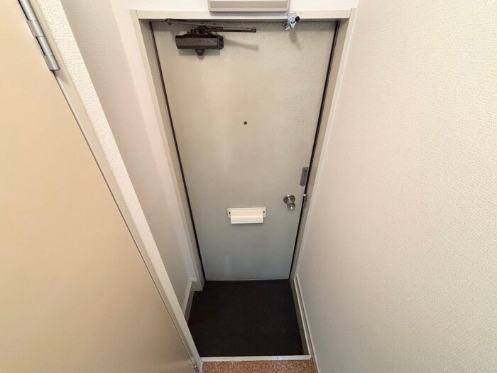 物件内観写真11　(玄関)