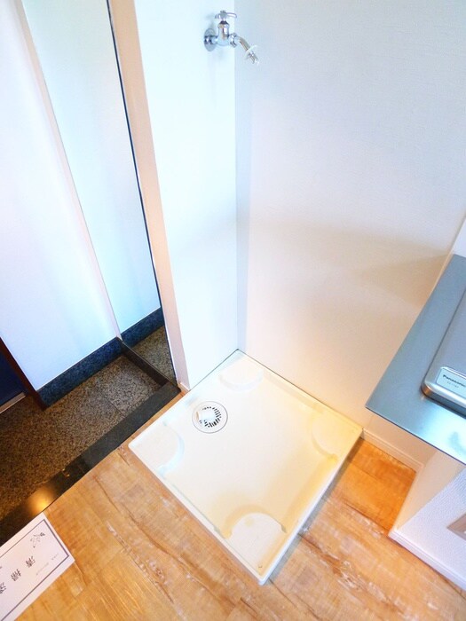 物件内観写真9　(洗濯機置場)