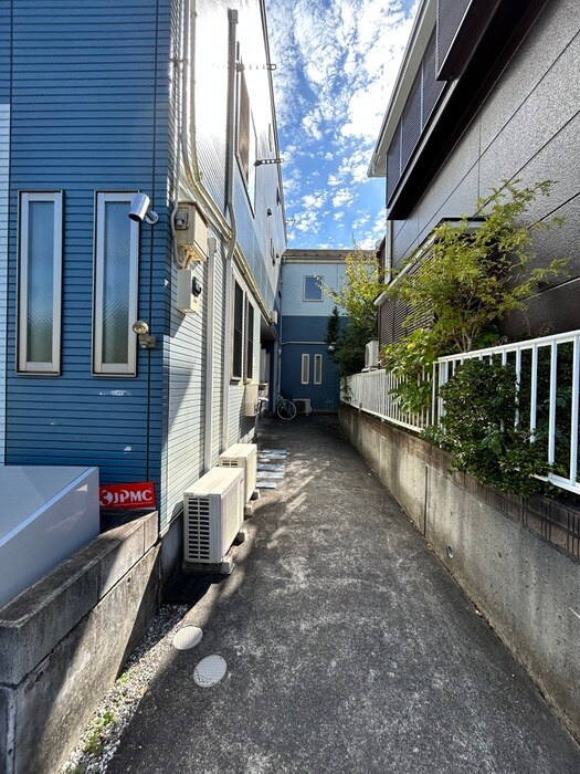 物件外観写真3　(エントランス部分)