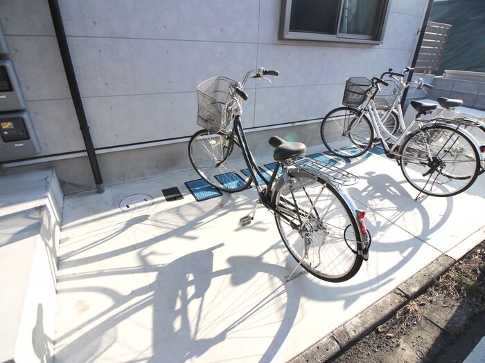 物件外観写真5　(駐輪場)