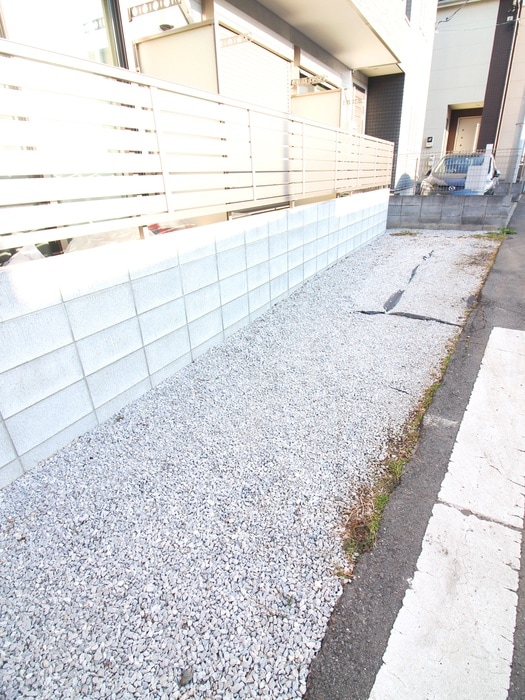 物件外観写真6　(駐車場)