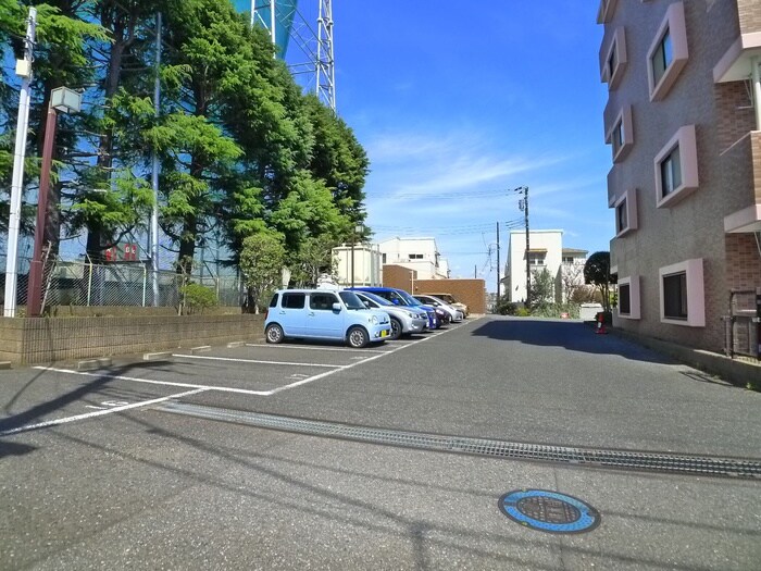 物件外観写真4　(駐車場)