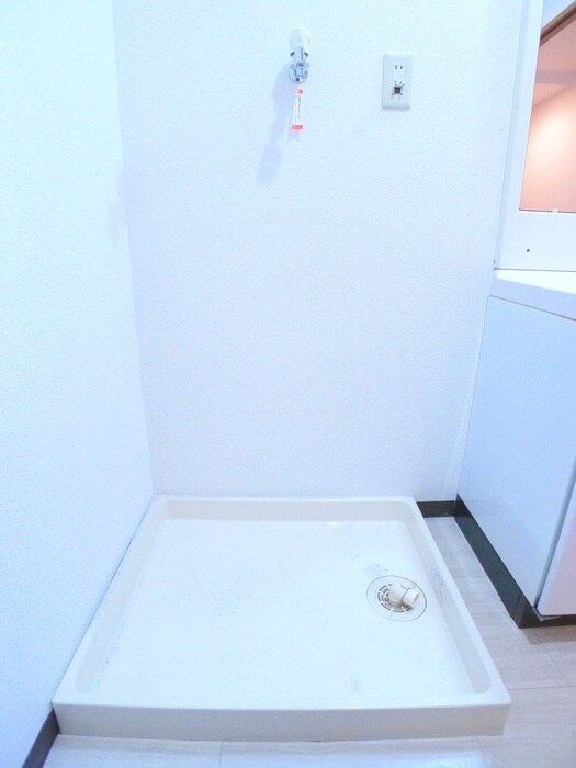 物件内観写真16　(洗濯機置場)