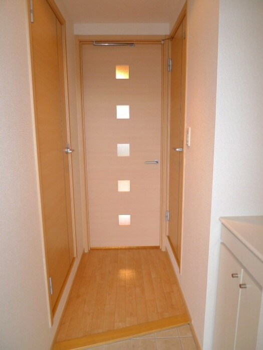 物件内観写真10　(玄関)