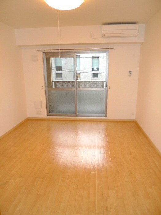 物件内観写真13　(室内からの展望)