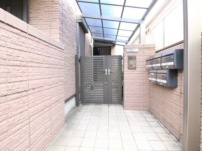 物件外観写真2　(エントランス部分)