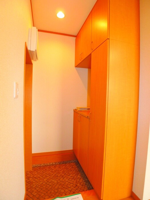 物件内観写真16　(玄関)